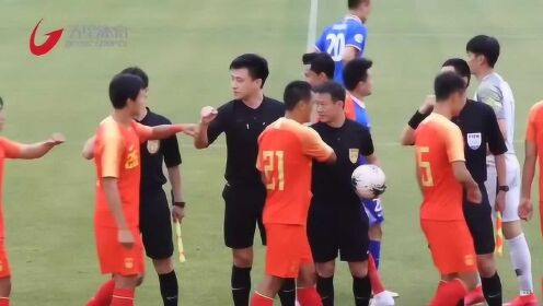校园足球 vs 国足视频直播，为什么我们一边骂国足，一边又放不下？