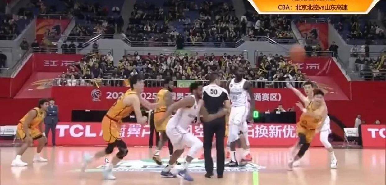 南京vs山东现场视频直播，从球迷视角看一场硬仗